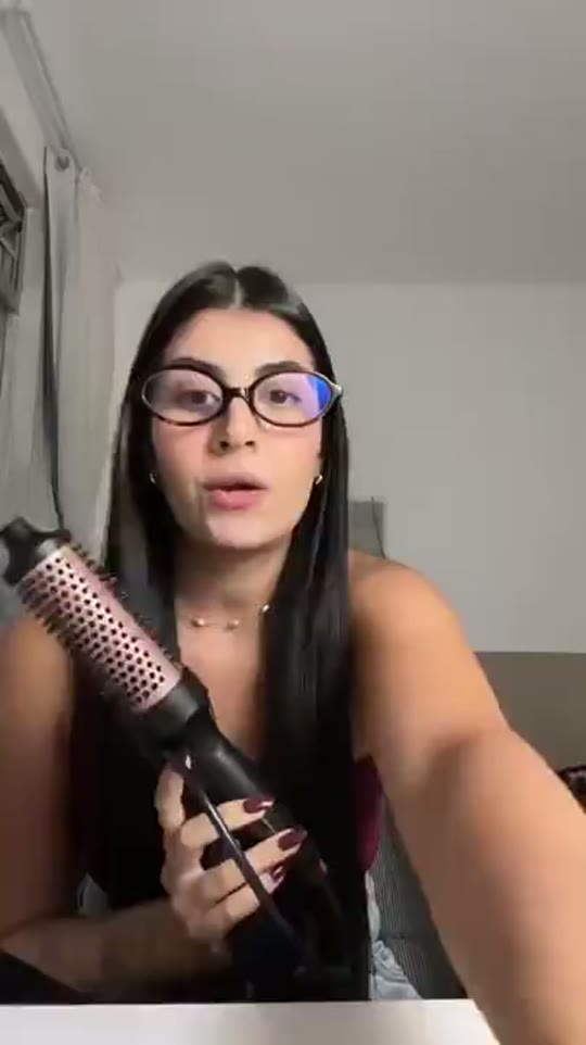 Escova Modeladora GOKOCO em uso